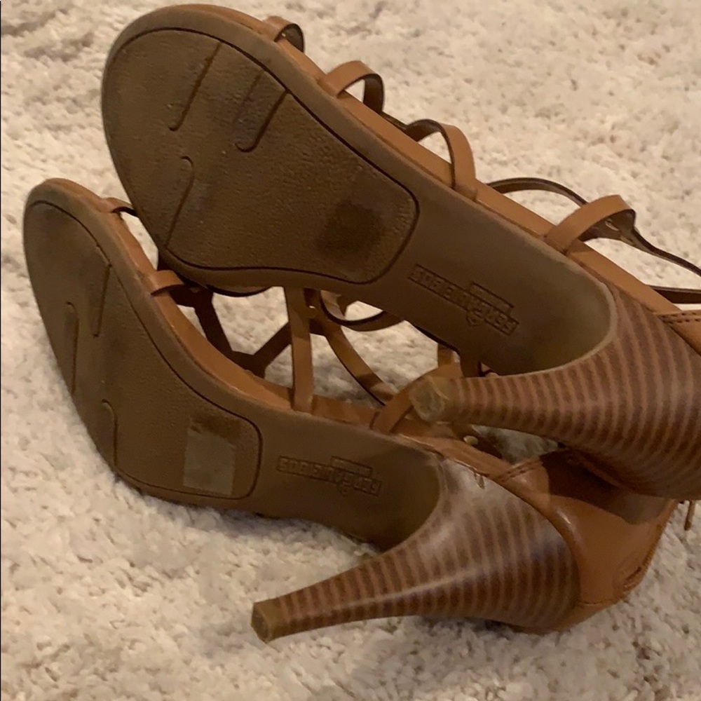Shoes - Picture 4 of 6